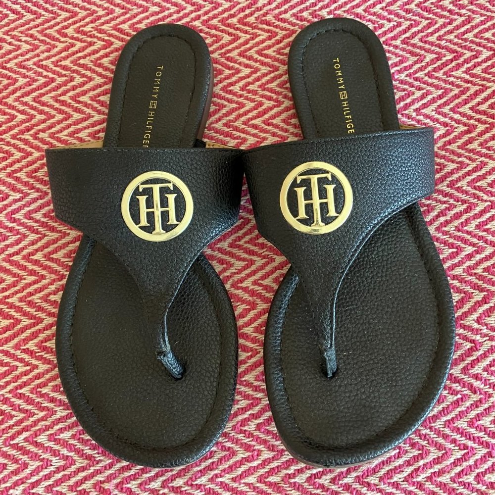 Tommy Hilfiger Black Leather and Gold Emblem Thongs 7.5